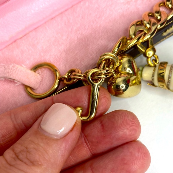 Juicy Couture Women’s Y2K Wedding Cake Chunky Gold Charm Bracelet With Box - Picture 3 of 13